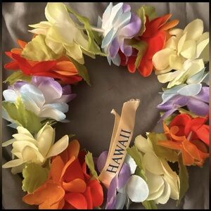 Colorful Hawaiian lei po'o